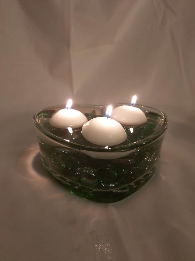 DIY Floating Heart Candle DIY floating candle made for less than $4 from Dollar Tree supplies. #diy #homedecor #floatingcandle #candle