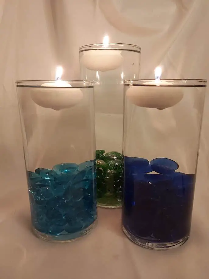 DIY floating candle centerpiece made for less than $8 from Dollar Tree supplies. #diy #homedecor #floatingcandle #candle
