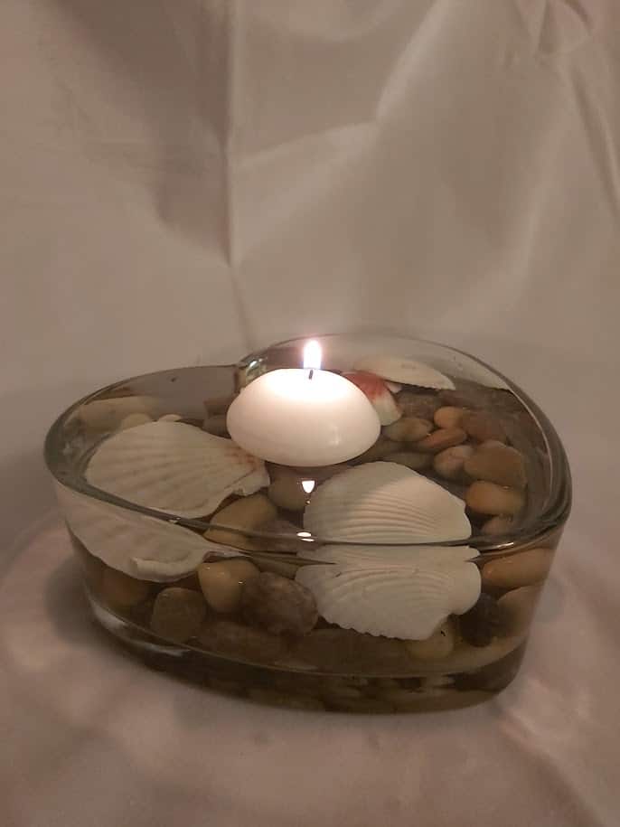 DIY Floating Heart Candle DIY floating heart candle made for less than $4 from Dollar Tree supplies. #diy #homedecor #floatingcandle #candle