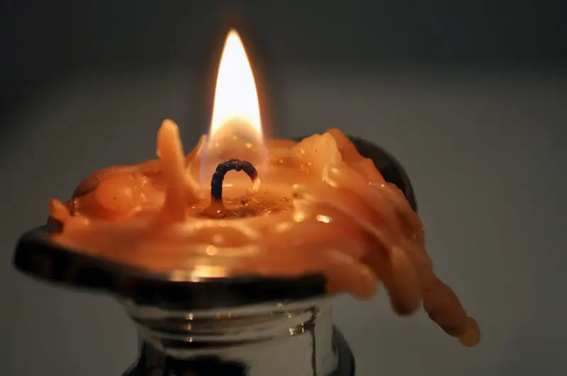 will a candle burn itself out